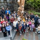 Inauguració de l'escultura que han fet a la soca del pi que hi havia a les escales de l'església de la Massana