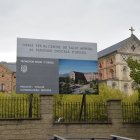 El cartell on s’anuncien les obres a l’antic Seminari Diocesà.