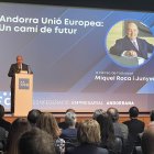 Miquel Roca durant la conferència sobre Andorra i la UE