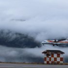 Un avió d’Air Nostrum a l’aeroport de la Seu.