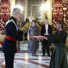 La nova ambaixadora del Principat a Espanya, Eva Descarrega, entregant les cartes credencials al Rei Felip VI al Palacio Real de Madrid aquest matí