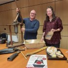 El president de la Confraria de Sant Antoni, Josep Maria Troguet, i la consellera de Cultura, Alexia Verdaguer, a la presentació de Lo Mandongo de la Massana