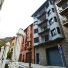 El bloc de l’avinguda Verge de Canòlich té quatre pisos de tres habitacions.