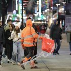 Un treballador del servei d’Higiene del comú d’Andorra la Vella.