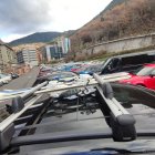 Vehicles en un aparcament d’Escaldes-Engordany.