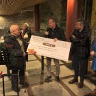 Entrega del xec solidari per part del comú de Canillo a Mossèn Ramon