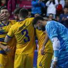 Els jugadors celebrant un gol en el partit contra Portugal al Poliesportiu.