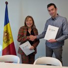 Conxita Marsol i Vicenç Jorge han signat el conveni entre l'AR+I el Col·legi d'Enginyers