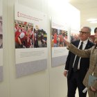 Emmanuel Rousseau i Mònica Bonell durant la inauguració de l'exposició fotogràfica