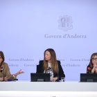 Montserrat Bernabeu, Helena Mas i Montserrat Caldés en la roda de premsa d’ahir.