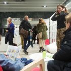 La biblioteca ha reobert amb novetats, com ara cabines silencioses per a l’estudi.