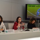 La consellera de Social, Joventut i Espai Ciutadà d'Andorra la Vella, Maria Nazzaro; la cònsol menor, Olalla Losada i la cap del servei de Joventut i Participació Ciutadana, Patty Bafino, durant la presentació de la segona edició del Filant xarxes.