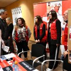 Bonell, Cabanes i voluntaris de la Creu Roja a la Fira del Voluntariat.