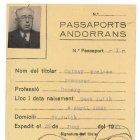 El primer passaport andorrà expedit al síndic general, Francesc Cairat