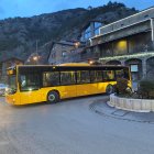 Un autobús de la L6 pujant direcció Ordino.