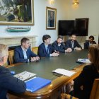 Sergi González i Jordi Cabanes durant la reunió amb l'alcalde de Màlaga