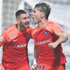 Sergio Molina i Josep Cerdà celebren el segon gol de l’FC Andorra, ahir a Barakaldo.