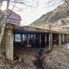 L’estructura abandonada a la recta del Canaro