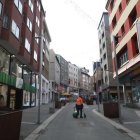 Un carrer del poble encampadà.