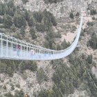 Visitants al pont tibetà durant aquest cap de setmana