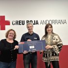 Entrega del xec de Creu Roja a l'AMMA amb la recaptació del segon sopar benèfic