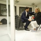 Escalé celebrant els resultats electorals amb Aché la nit del 2 d’abril.