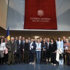 Alumnes d'AINA amb mossèn Ramon a la presentació de les memòries.