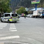 La policia a l'accident a la recta de Santa Coloma.