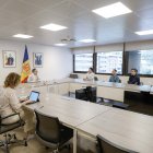 Espot i Bonell amb els representants del cinema andorrà.