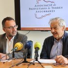 El secretari de l'APTA, Jordi Cerqueda, i el president de l'APTA, Josep Duró, durant la roda de premsa prèvia a l'assemblea general