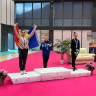 Berta Miquel saludant al podi