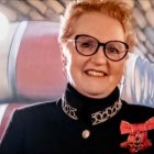 Fiona Dean en un acte.