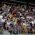 Afició tricolor a l’Estadi de la FAF.