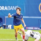 Bombardó celebra el gol que va fer davant el Tarassona