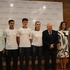 El cap de missió Jordi Orteu; els esportistes Nil Checa i Haizea Martínez; el president del COA, Xavier Espot Miró; la directora de banca país d’Andbank, María Suárez; i el secretari d'Estat de Joventut i Esports, Alain Cabanes.