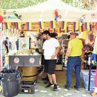 Estand del col·lectiu colombià a la festa major de la Seu.
