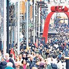 Turistes a l’avinguda Meritxell.