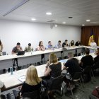 Reunió entre membres del Govern i els funcionaris.