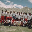 Conrad Blanch, el cinquè de la fila de dalt començant per l'esquerre, amb l'expedició que va fer el cim a l'Everest.