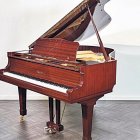 Un piano Yamaha G1.