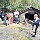 ACTIVITATS

 

TROBADA AL PORT DEL RAT

Trobada occitanoandorrana al port del Rat amb els amics del poble d’Auzat i del parc natural regional dels Pirineus de l’Arieja. Una caminada des de la Coma del Forat fins al port del Rat, en un entorn d’alta muntanya ple d’història i biodiversitat. Hora: 11 h. Ordino Arcalís-la Coma del Forat. Ordino.



MERCATS

 

MERCAT DE LA VALL

Mercat on trobaràs productes agrícoles autòctons, manufacturats i de proximitat. També hi són presents els comerços del barri. Horari: de les 11 a 20 h. Centre històric. Andorra la Vella.

 

VISITES

 

VISITES GUIADES I TEATRALITZADES

Encamp presenta les visites teatralitzades per descobrir els murals de la Mosquera, una experiència que combina art urbà, història i teatre i que enguany incorpora, com a novetat, el conjunt històric de les Bons. Hora: a les 11.30 h i a les 12.30 h. Conjunt històric de les Bons. Encamp.

 

FESTES

 

DIADA DE LA MARE DE DÉU DE L’ORATORI

Encamp celebra un any més la tradicional Diada de la Mare de Déu de l’Oratori. L’esdeveniment amb l’oració a la Mare de Déu i l’ofrena de flors. Posteriorment, es farà la cantada dels goigs i la ballada de sardanes. Hora: 11 h. Encamp. 

 EXPOSICIONS

 

‘KARABAN’

Mostra fotogràfica que repassa el paisatge natural i humà que va acompanyar Elena Milà i David Vilanova, moguts per l’objectiu de recaptar fons per a l’ONG Kings and Queens of Kibera. Bici Lab Andorra. Andorra la Vella. Fins al 27 de setembre.

 

‘ALBRECHT DÜRER’

Trajectòria artística d’Albrecht Dürer com a gravador a través d’un recorregut per les seves obres cabdals. Centre d’Art. Escaldes-Engordany. Fins a l’11 d’octubre.