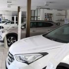 Uns vehicles en un concessionari