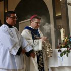 El copríncep episcopal durant la litúrgia