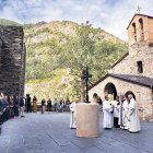 El Copríncep i les autoritats durant la benedicció de les campanes.