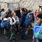Escolars ahir al matí, a la porta de l’escola francesa de Ciutat de Valls.