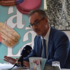 L’ambaixador, Nicolas Eybalin, durant la presentació de la temporada.