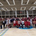 Els dos equips després del partit.