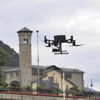 Un dron d’altes prestacions sobrevola la parròquia d’Encamp.