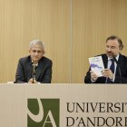 L'autor d''Un mundo sin guerra', Sundeep Waslekar, amb el rector de la Universitat d'Andorra, Juli Minoves.