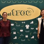 La cònsol menor d'Andorra la Vella, Olalla Losada, i la cap de projectes d'Andtropia, Mercè Miguel, en la presentació d'El Troc.